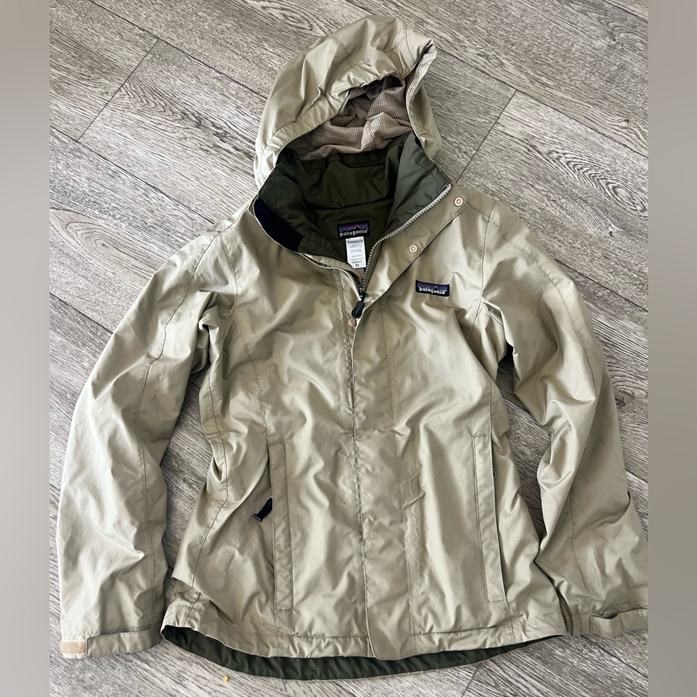 Women’s Patagonia rain coat